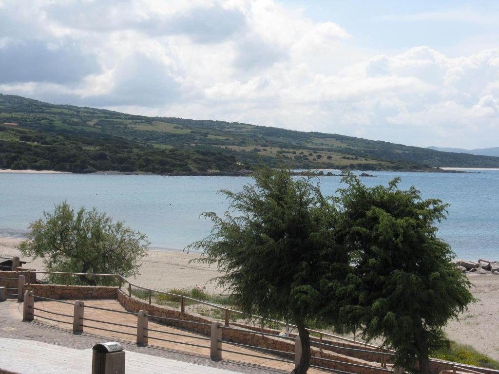 Borgo Spiaggia Vista Mare Isola Rossa Luaran gambar