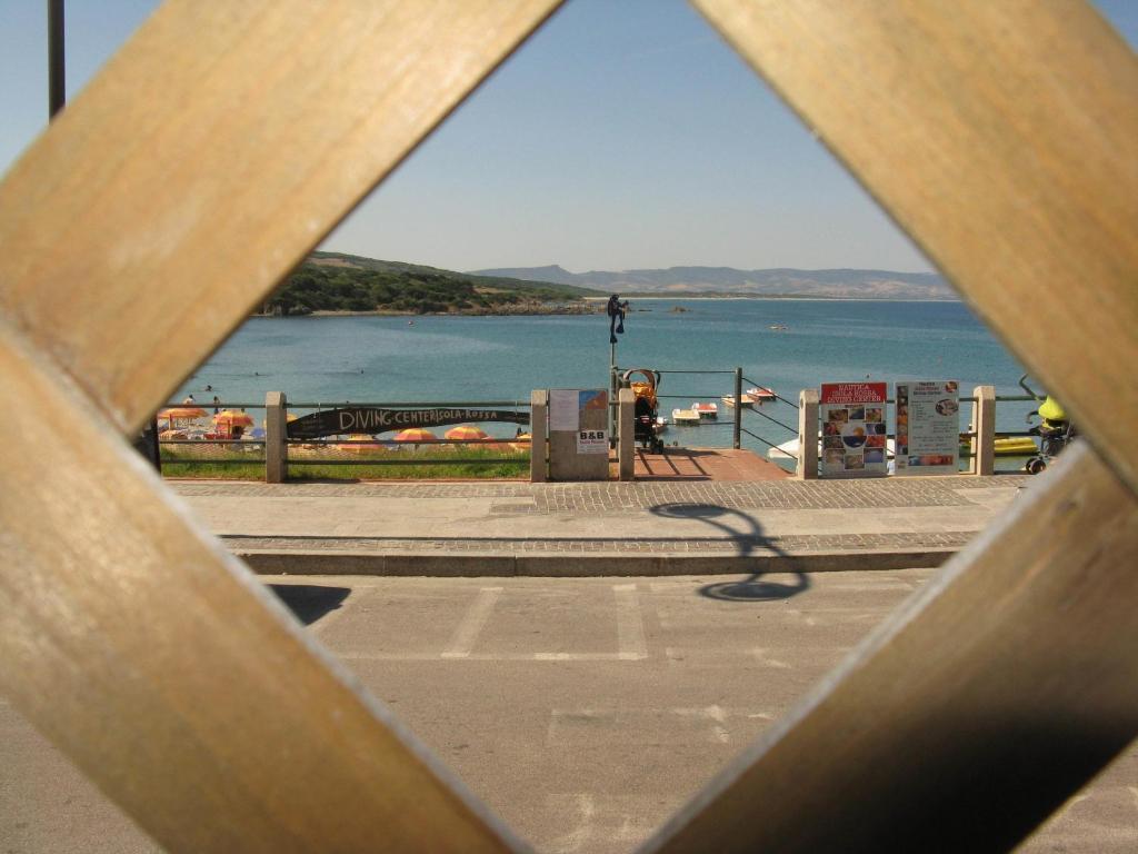 Borgo Spiaggia Vista Mare Isola Rossa Bilik gambar